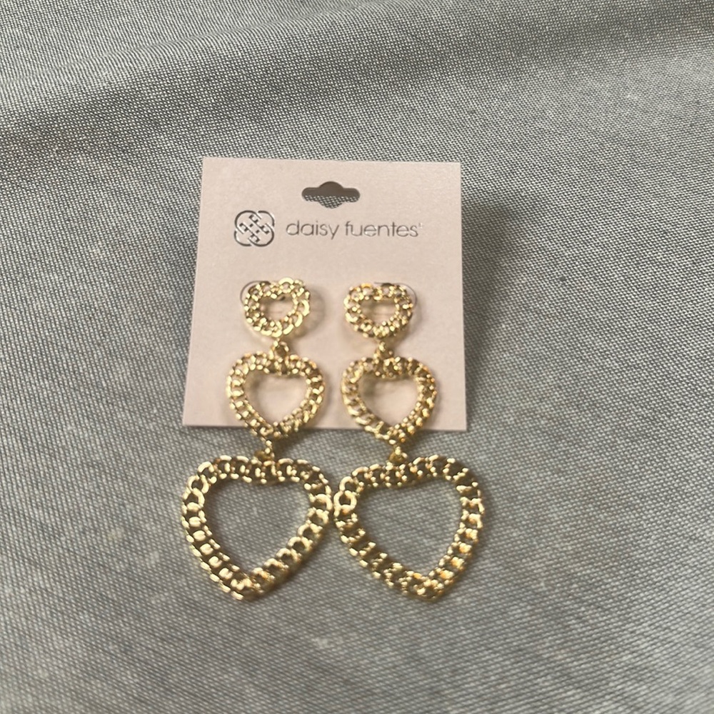 Daisy fuentes heart earrings